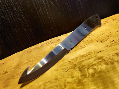 Sharky 95 - Gut hook Hunting & Bushcraft Blade